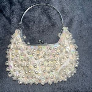 Stunning vintage purse, 25 or best offer,no rips or tears as far as I’m aware of